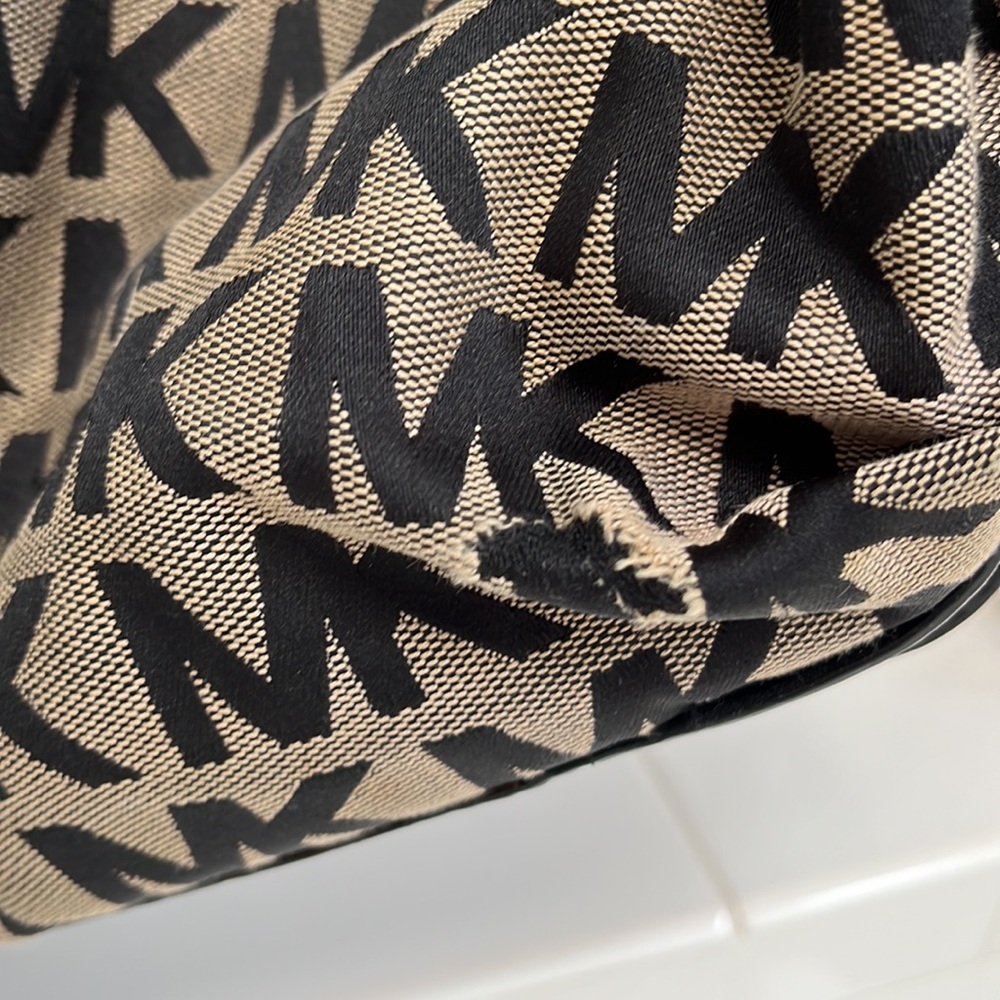 Michael Kors signature, black and brown hobo - Picture 3 of 6